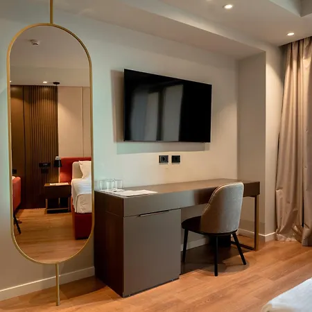 מלון Morina Palace 5*